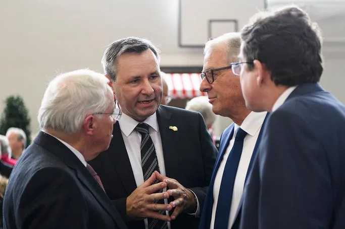 2b1e97873e5024b3403f6d7d1f131a7952305e2e Zukünftig wird der Kanton Bern von einem SVP- und einem SP-Politiker im Ständerat vertreten. (Bild SVP)