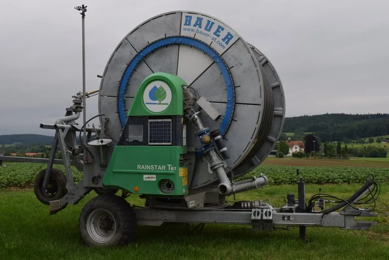 Durch den Ausbau der Bewässerungs-Infrastruktur wird die Landwirtschaft teilweise intensiver und braucht in der Folge noch mehr Wasser. (Symbolbild BauZ)