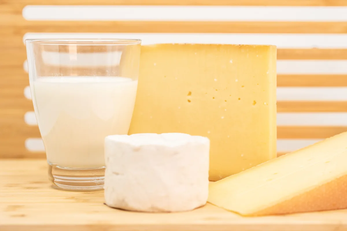 Die aktuelle Trockenheit, Futterknappheit und die tiefen Preise bringen Betriebe an ihre Grenzen. Deshalb fordert die SMP einen höheren Milchpreis.
