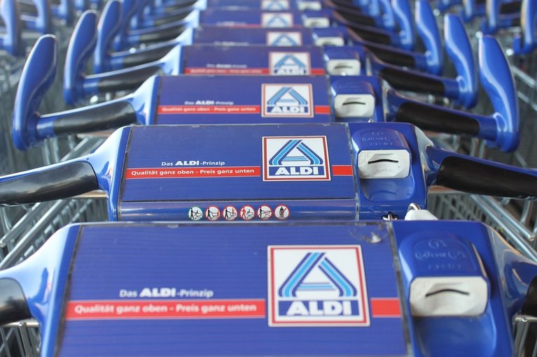 Der Discounter Aldi bietet vermehrt Hersteller-Markenprodukte an. (Pixabay)