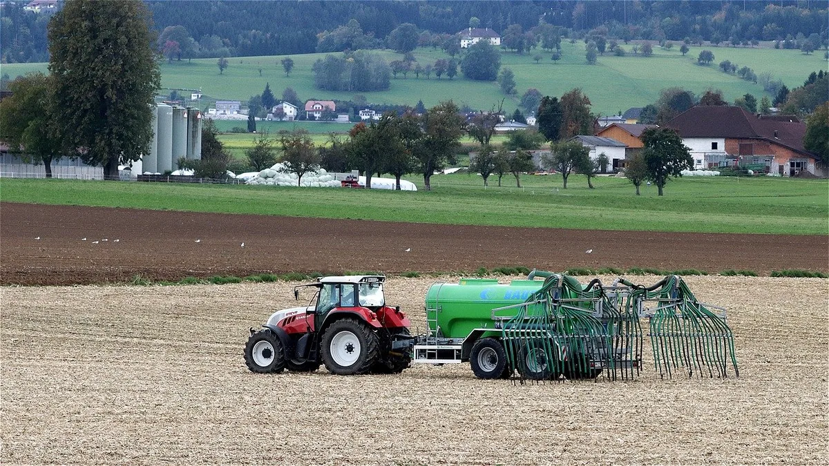 94d9bf950ebe278908e73f92c334455732a48d03 Damit beim Gülleausbringen nicht die Umwelt zu Schaden kommt, ist der richtige Zeitpunkt dafür entscheidend. (Bild WFranz/Pixabay)
