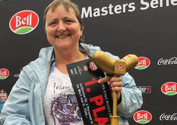 a38f2809f4a9864db8d5d9f7def77207b69d33ec Rita Zingg überzeugte die Jury und wurde mit 97,2 Punkten zur besten Grilleurin der Schweiz erkoren. (Bild zVg)