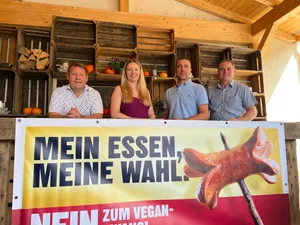 Geeint gegen die Ernährungs-Initiative (v. l.): Moritz Rogger, Gastro Luzern; Chantal Brauchli, KMU- und Gewerbeverband Kanton Luzern; Kilian Boog von der Gemüseproduzentenvereinigung Luzern und LBV-Präsident Markus Kretz.