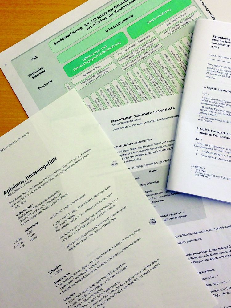 Papierkrieg: Für die korrekte Deklaration von Produkten im Direktverkauf muss einiges beachtet werden. (Bild Lisa Vogt Altermatt)