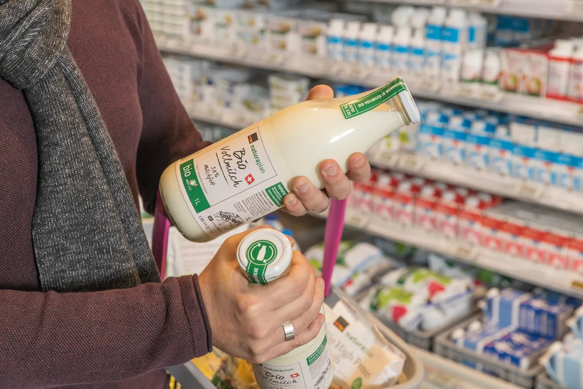 Coop lanciert Bio-Vollmilch in der Mehrwegflasche