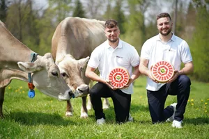 Die Brüder Otto und Florian Wartmann sind Tilsiter-Produzenten in der sechsten Generation.