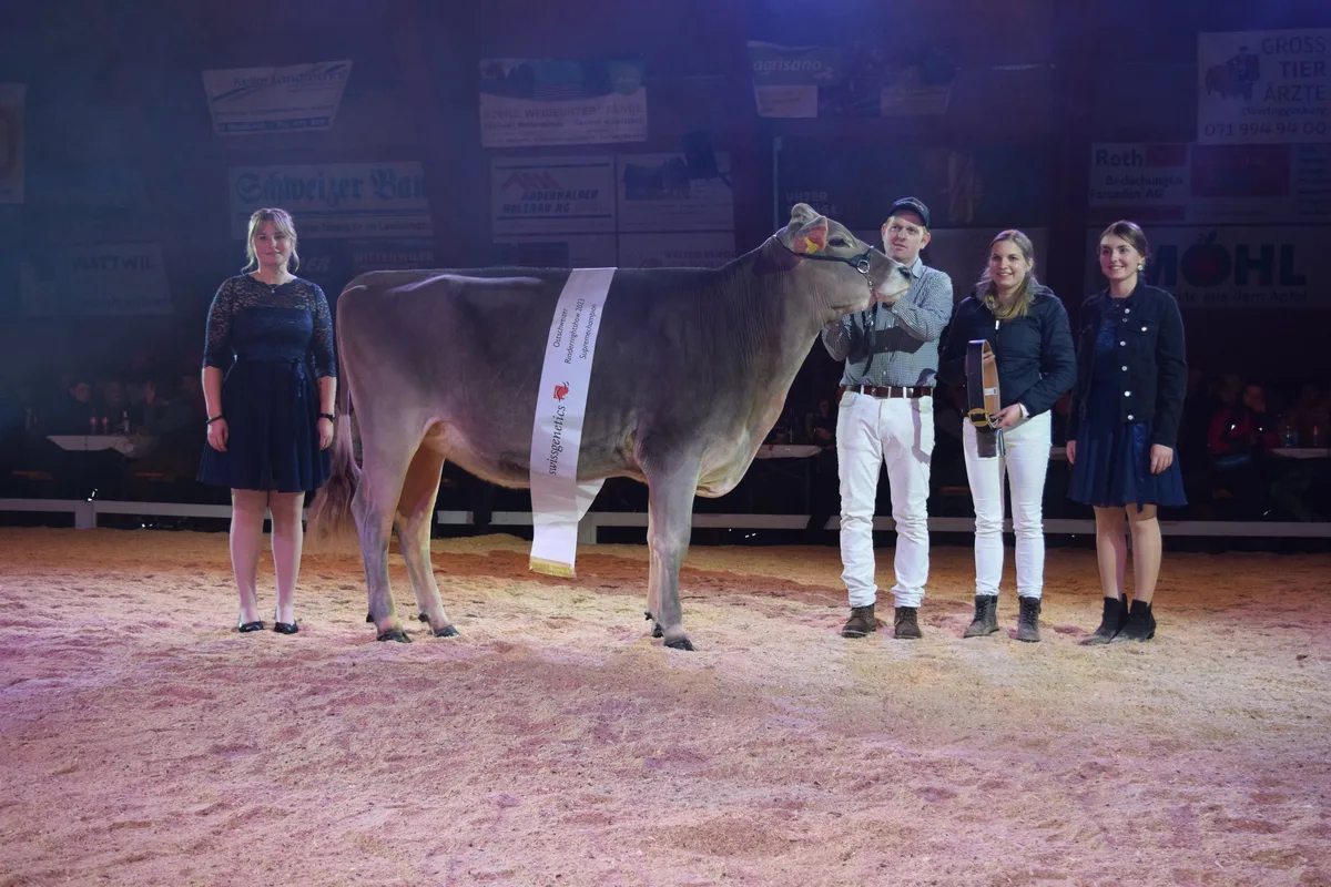 Champion_Supreme Makellose Barca Monisha wird in Wattwil Supreme Champion