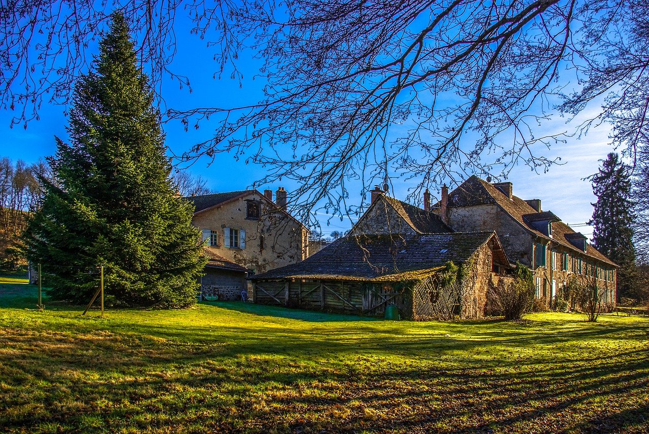 Bauernhof in Frankreich: Der Strukturwandel in unserem Nachbarland hat sich verlangsamt. (Bild Pixabay)