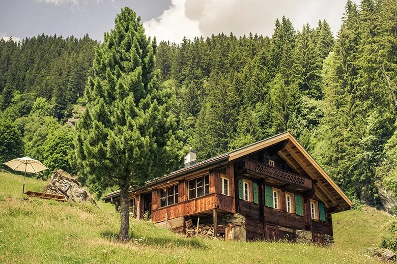 1a8c629c77e9a6c778480b72cbe29d7d292a4f57 Diese Alphütte kann man für Ferien mieten. (Bild yeti.ch)