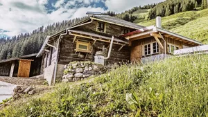 Die sanierte Alphütte Oberlachen im Melchtal, wo das Gebäude um- und ausgebaut wurde. Nun kann hier auch gekäst werden.