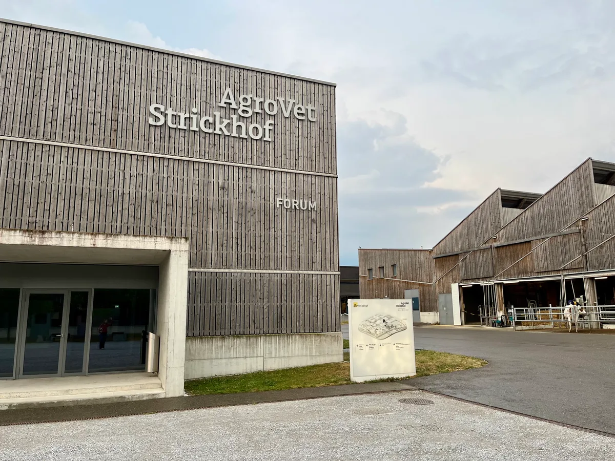 IMG_3194.jpeg Der Hauptstandort von Agrovet-Strickhof in Lindau: Drei der fünf ETH-Stellen im Team Leitung Forschung fallen weg, die kleinen und mittleren Respirationskammern werden stillgelegt.
