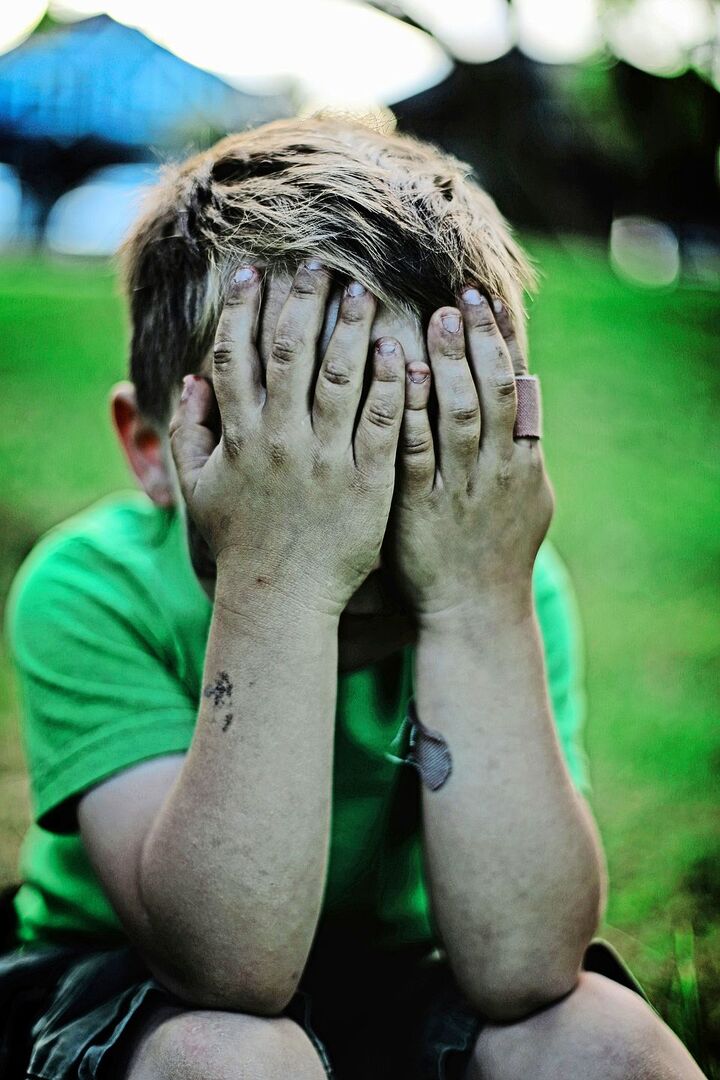Im hektischen (Erziehungs-)Alltag ist es nicht einfach, immer gelassen und geduldig mit Kindern zu sein. Aber Anschreien oder abwertende Bemerkungen hinterlassen Spuren in der Kinderseele.