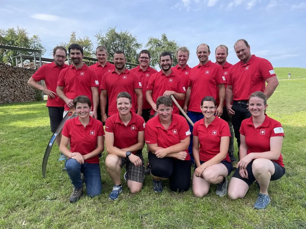 Bild_1_Damen_und_Herren_Team_Schweiz Vier Schweizer Podestplätze bei der Europameisterschaft im Handmähen in Slowenien