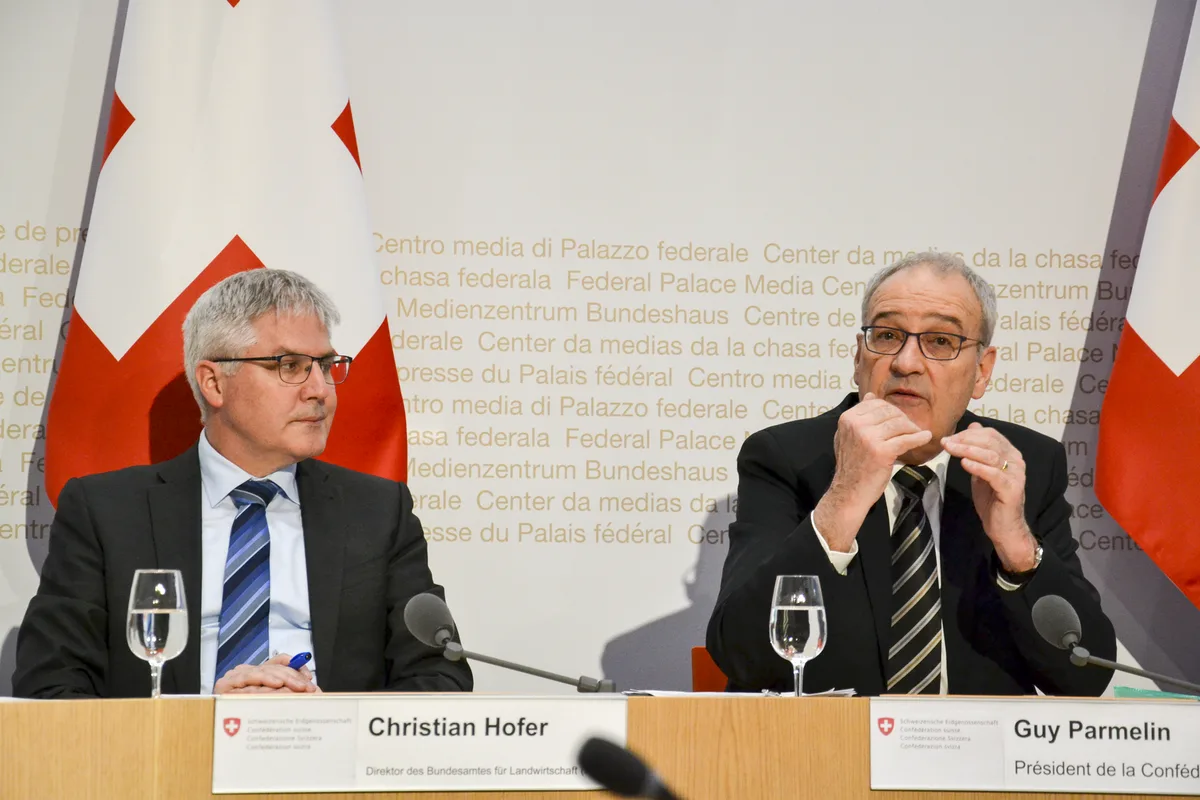 Hofer_Parmelin_MK.JPG «Evolution statt Revolution» mit der AP 30+: Bundesrat entscheidet gegen Lenkungsabgaben und für das EFZ