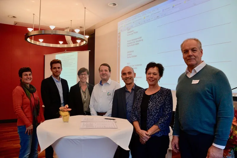 d33b4985b17aebc57c12db0e13ef0ba1f20d4c96 Sie wollen eine bessere Mischung von Frauen und Männern (v.l.n.r): Anne-Lise Thürler (ARPP), François Monin (SBV), Anne Challandes (SBLV), Laurent Tornay (Agora), Markus Wildisen (Inforama), Esther Gassler (Agridea) und Pierre-André Geiser (Fenaco). (Bilder et)
