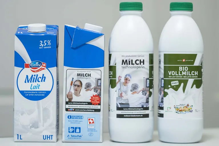79e263d4023cf5e7f2a0680ef6306b8c9acf3bf6 Auf Milchprodukten wird für den Beruf Milchtechnologe geworben. (Bild zVg)