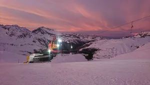 Während den Wintermonaten präpariert der 24-Jährige die Pisten am Gemsstock in Andermatt.