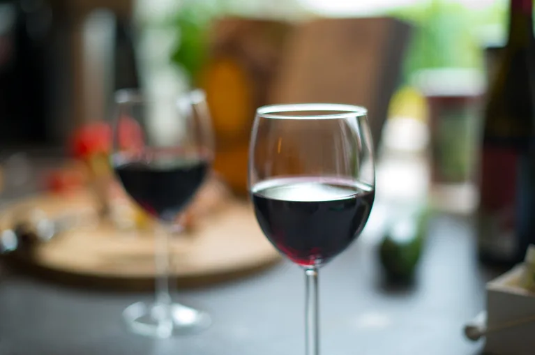 166d9f839c7fd9e7edb898f7444ef375fa3be6b5 Ein Grund für den starken Wein-Export ist, dass Kundinnen und Kunden nach der US-Zollandrohung Bestellungen vorgezogen haben. (Symbolbild Pixabay)