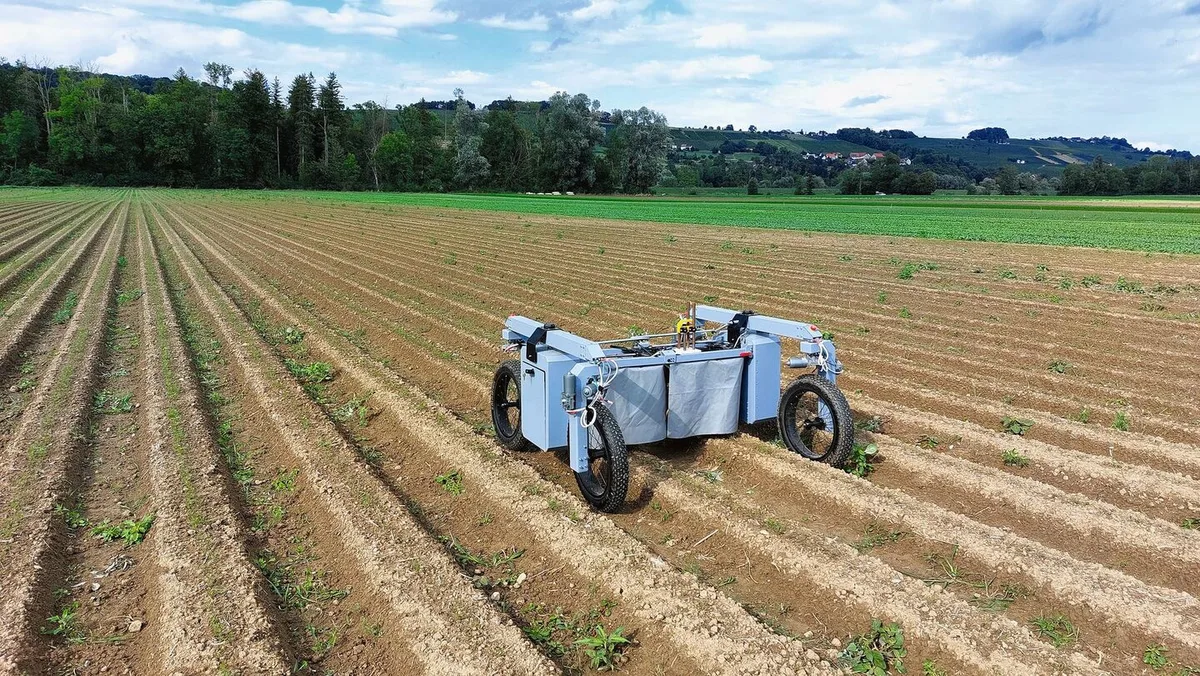 feab402c5863081a1f1bcc3c1591f4b170bb09d8be997c2e02b1a3f64cab4aec Dieser Jätroboter arbeitet autonom: Eingebaute Laser erkennen und entfernen das Unkraut.