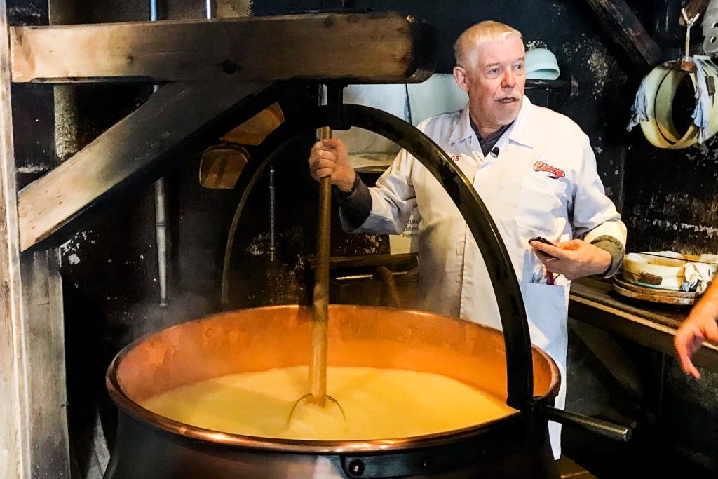 Carlos Marbach ist gelernter Käser und arbeitete unter anderem in Südamerika. (Bilder SRF)