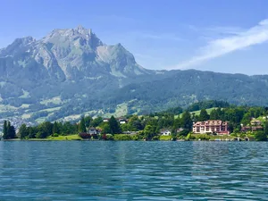Rund ein Drittel der Betriebe im Seegebiet würden knapp über 1 SAK verfügen, diesen sei es kaum möglich, den Tierbestand zugunsten eines Nebenerwerbs zu reduzieren, so das Postulat. (Symbolbild Pixabay)
