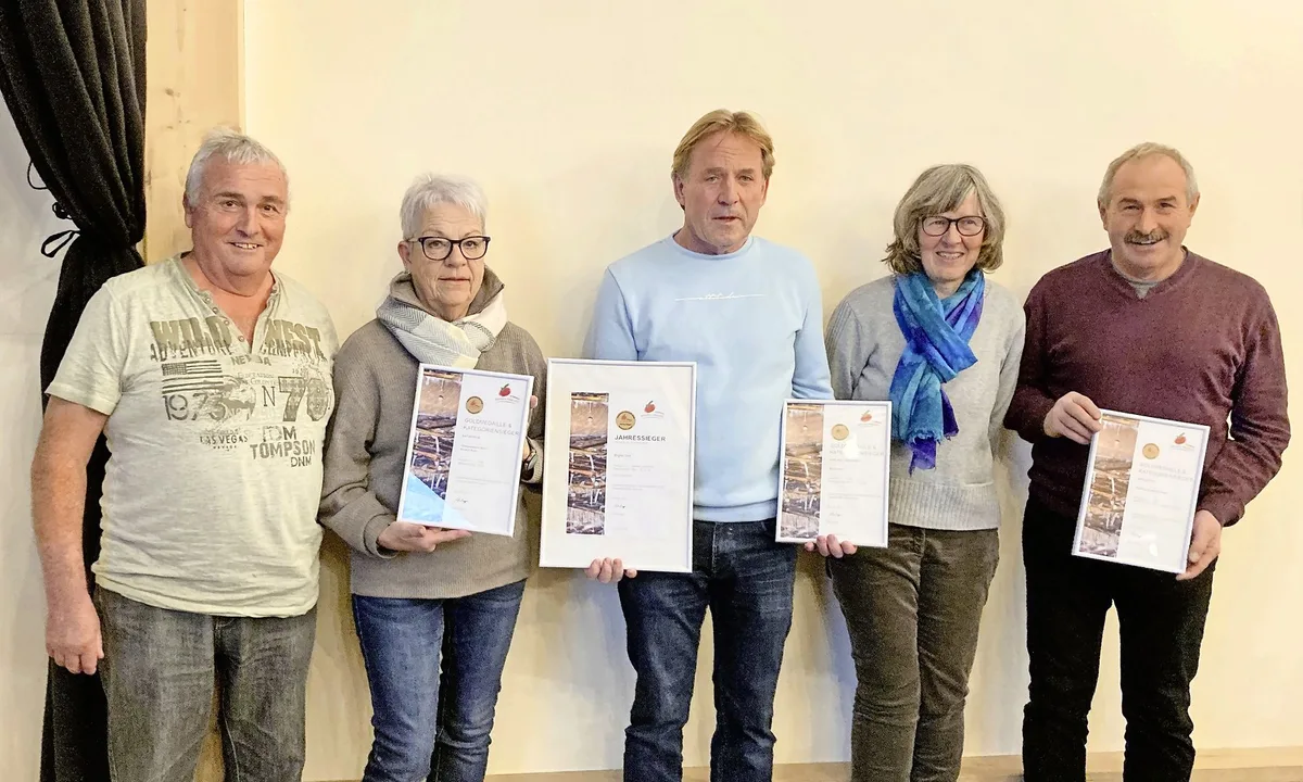 NS-C-50-Suessmost-2sp Die Produzenten der besten Berner Säfte 2025 sind geehrt worden