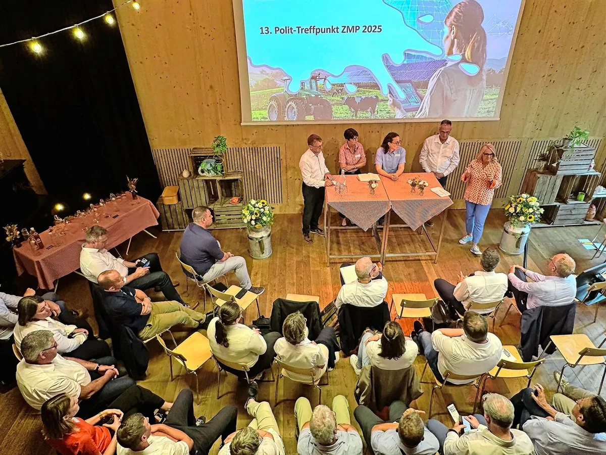 Am Polittreffpunkt der ZMP diskutierten (v. l.) Regierungsrat Stefan Müller, Nationalrätin Ursula Zybach, Kantonsrätin Laura Spring und Thomas Grüter, moderiert von Sonja Hasler.