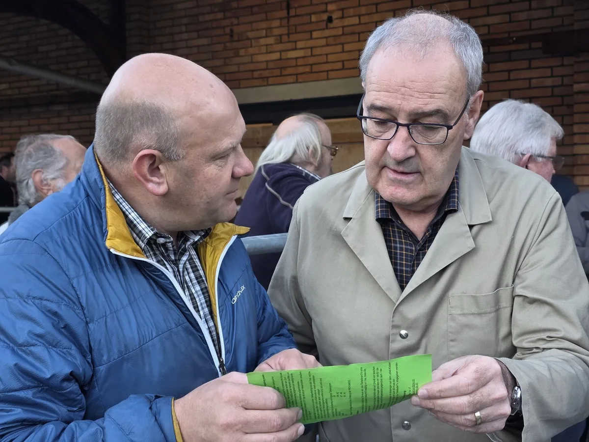 Parmelin-Thun-25-sb-1 Bundesrat Guy Parmelin besucht den Schlachtviehmarkt in Thun