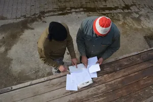 Beispiel Pachtvereinbarung: Wenn es auf Beziehungsebene zwischen Pächter und Verpächter zu Misstrauen und Vorbehalten kommt, wird es auch auf der Sachebene knirschen. (Bilder Inforama)