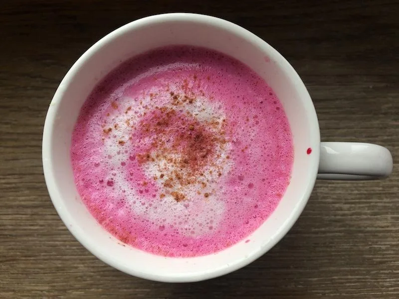 949571581c8e10d752044026ca87c428c1eeabef Der Pink Latte hält in der Farbe was sein Name verspricht. (Bild et)