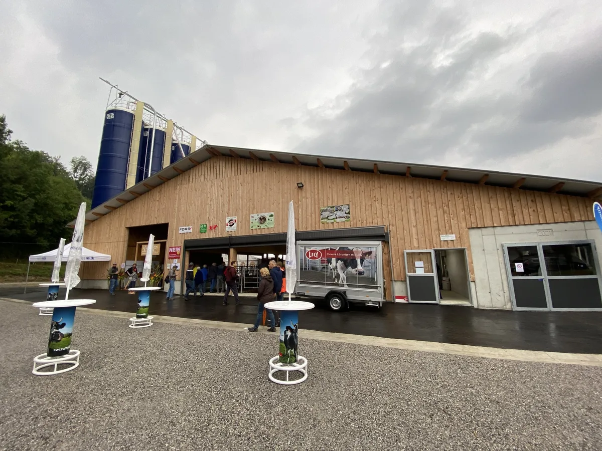 NS-B-34-Bauen1 Zusammengespannt für einen neuen, automatisierten Stall mit Biogas fürs Netz