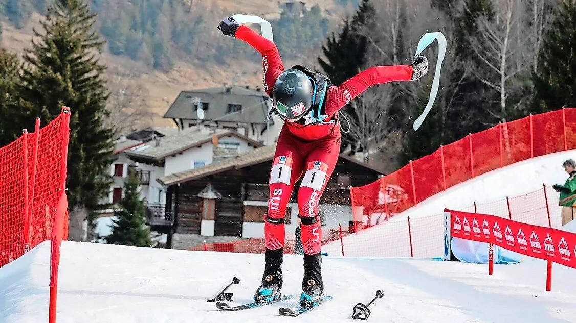 47f08cfcdbac285153910e7b4a2c830cc0016bc633f80ed4bef1f14b057519e5 Das Entfernen der Skifelle dauert nur Sekunden, die Ski werden dabei anbehalten.