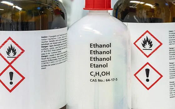 6350a9780eae00d54c975acec99cbb065e0a3f21 Ethanol findet in der Medizin verschiedene Verwendung. Zurzeit ist die Schweiz auf Importe angewiesen, was als nicht krisensicher angesehen wird. (Bild Bundesamt für wirtschaftliche Landesversorgung)