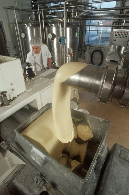 608c56110652aa44bffbcb3fc0b4a91289b5ef7d Die Schweizer Butterproduktion vermag nicht Schritt zu halten mit der Nachfrage. Deshalb wird bald noch mehr importiert. (Bild Archiv)