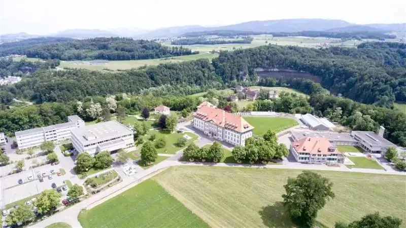 cc65986eafac3fe1c6079bc35584517b7425038f Der Campus Grangeneuve-Posieux des Land- und Forstwirtschaftsinstituts des Kantons Freiburg soll zukünftig die Dreh- und Angelpunkt der Schweizer Landwirtschaft sein. (Bild ILFD)