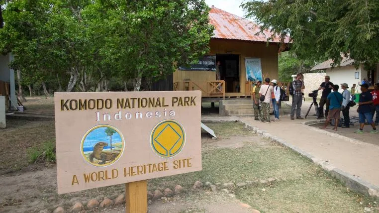 9f2f782e955f2405fb85d26188dfa8f625f59c0d Eingang Komodo-Nationalpark auf Rinca