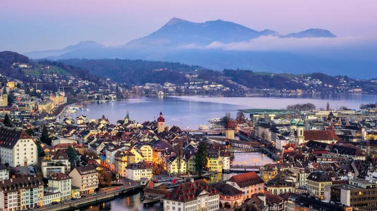 a7d1b04fa210add07d00506e9e32c53a99becf23 Stadt Luzern im Abendrot