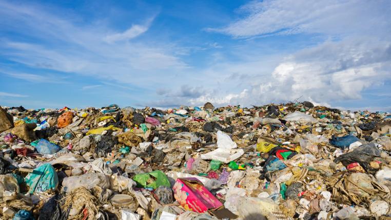 Plastik auf Müllkippe