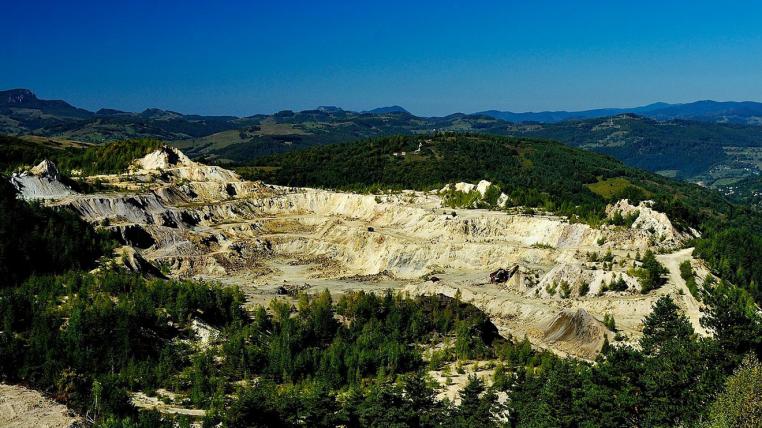 gold-mine-pixabay.jpg