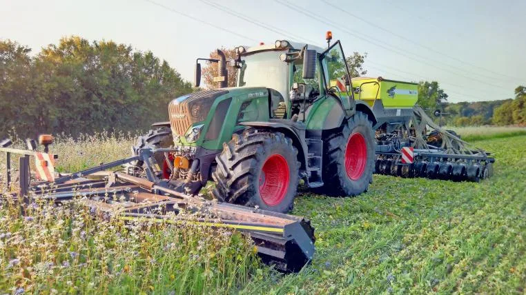 dc665f5041945d4ee53d7ac3c6613c084dd819df Erntemaschine