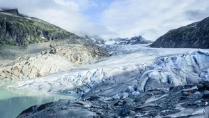 Erwärmt sich die Erde nur um ein Grad, wird der Rhonegletscher 55 Prozent seines Volumens verlieren, haben Forschende ausgerechnet.