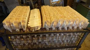 Pro Jahr werden in der Schindelfabrik Müller in Pfäffikon SZ 300 Kubikmeter Fichtenholz und 100Kubikmeter Lärchenholz zu Schindeln verarbeitet.