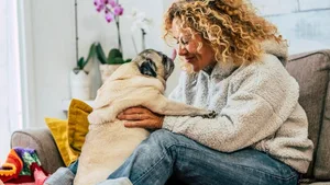 Wer einen Hund hat und Single ist, hat gute Chancen das Singleleben hinter sich zu lassen.