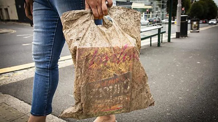 3342a894c90a64ccf07f86cb6f5774249bac3b06 biologisch-abbaubarer-plastiksack-drei-jahre-im-meer.jpg