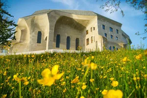 Die Bauweise des Goetheanum spiegelt die anthroposophischen Prinzipien wider.