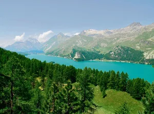 Beim Aussichtspunkt Sass Margun mit Blick über den Silsersee.