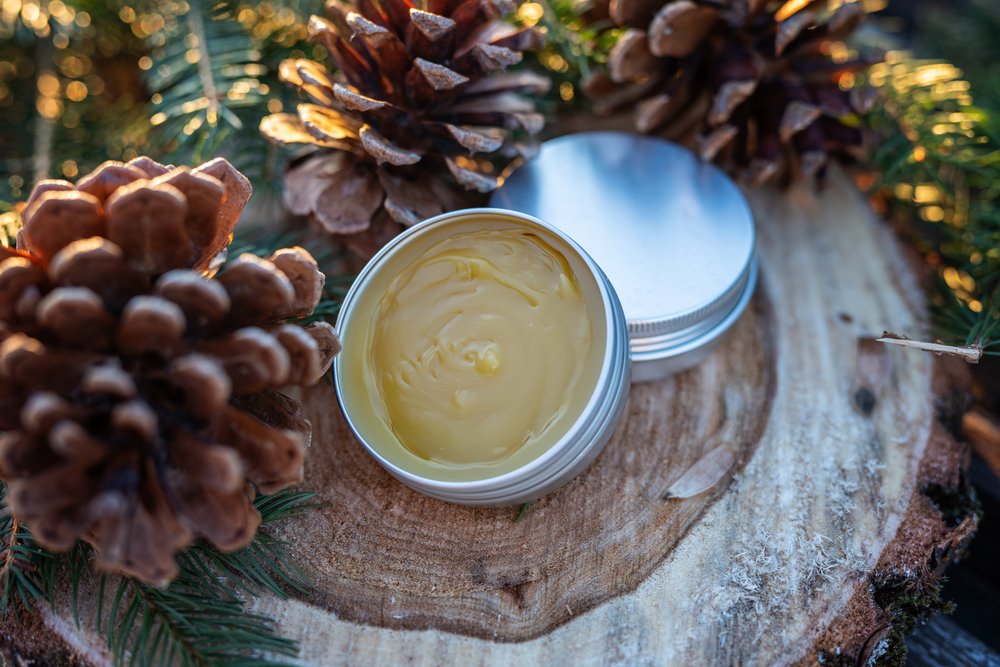 Harzsalbe: heilen mit der Kraft der Natur