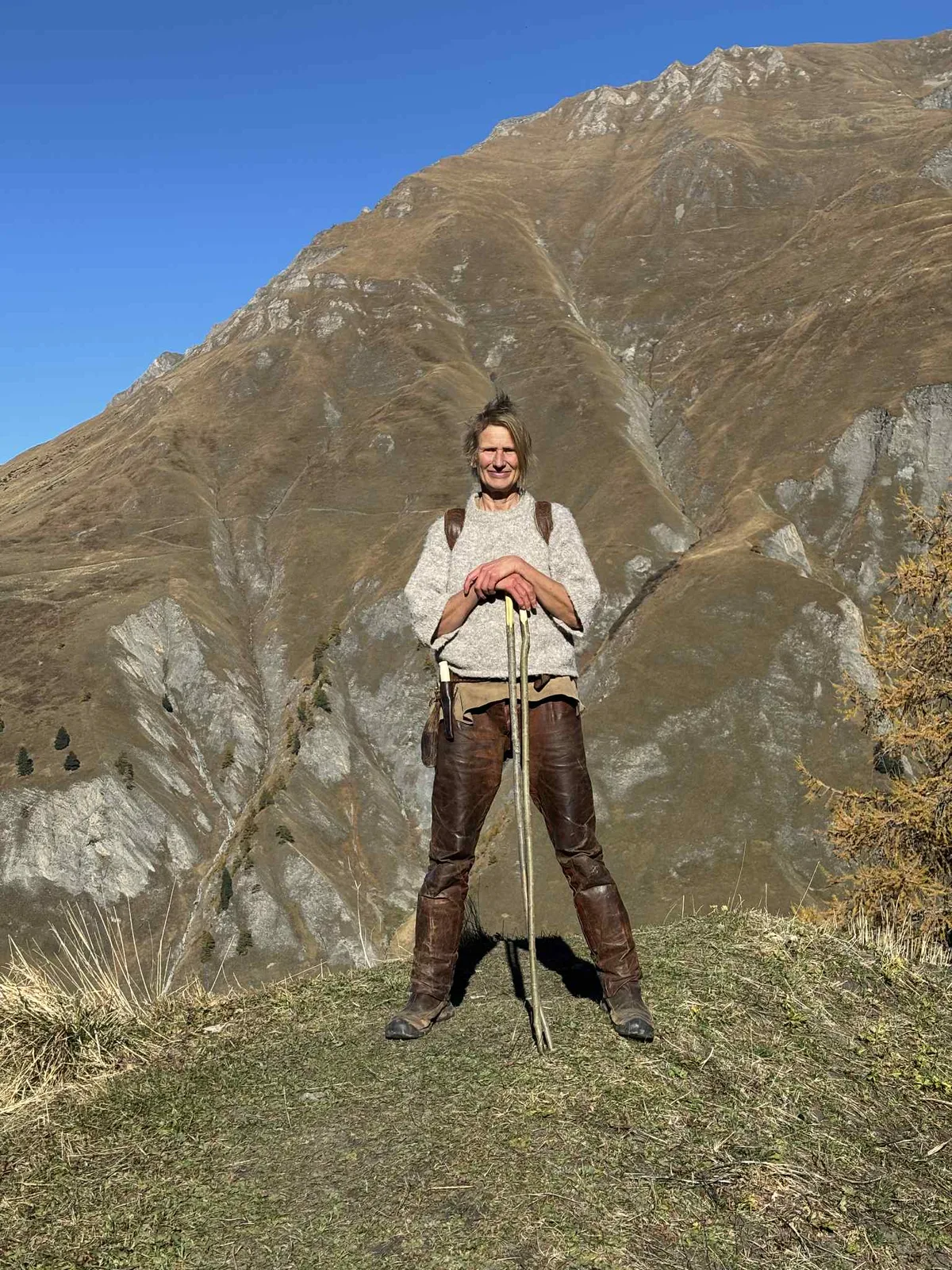 att.TaZ6TwQTaN3OocSUHytRoenXlBf8j82JTBC1dXSr77Y Lynx Vilden lebt freiwillig in der Steinzeit