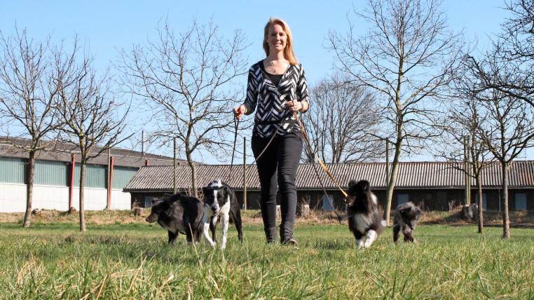 Claudia Schmid mit ihren Hunden