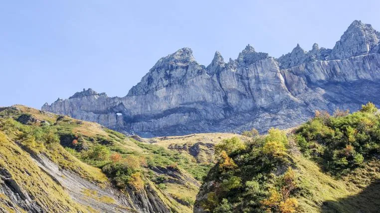 66d872f1c33bf069084b2a1d9ba98a6c0afc744d Glarner Alpen mit Martinsloch
